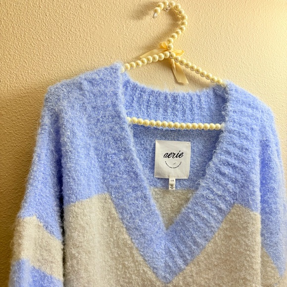 👼🏼 NEVER WORN 👼🏼 Aerie V-Neck Sweater in Blue and Grey - Picture 4 of 5
